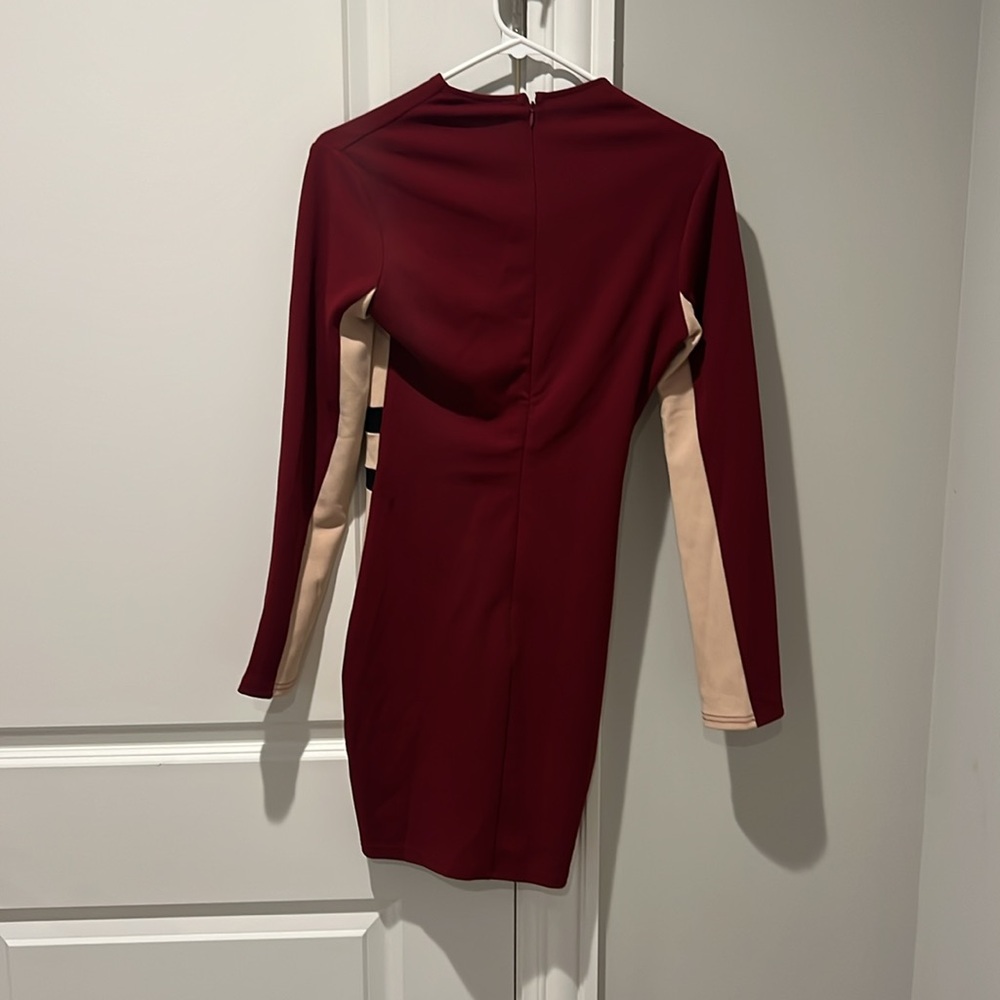 Privy Burgundy and Beige Long Sleeve Dress - Picture 4 of 5